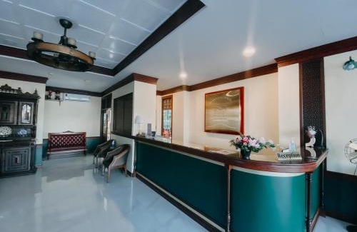 Khlong Song Ton Nun Hotel | Discover Baan Chao Khun Hotel: Family-Friendly Pool Retreat