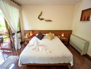 Khao Takiab Resort | Inviting Baan Duangkaew Resort: Kid-Friendly with Pool Access