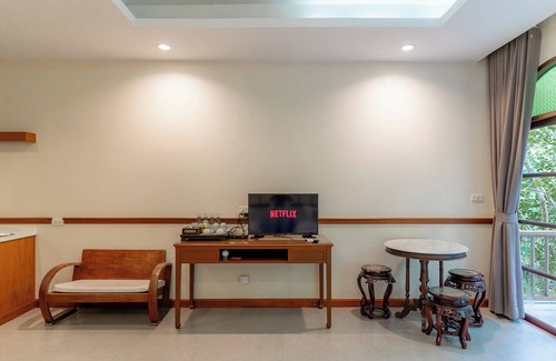 Khlong Khut Hotel | Relax at Baan Imm Sook Resort with Pool & Family Amenities