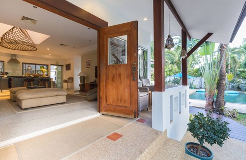Bophut Villa | Experience Bophut Fishing Village: Rated 9.8, Oceanfront Bliss