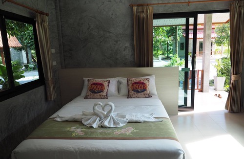 Kamlon House | Discover Baan Keree Thara Khiri Wong: Rated 9/10, Family-Friendly Stay