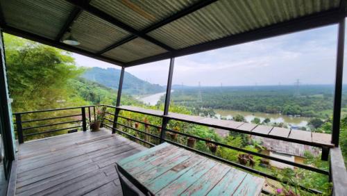 Tha Kham Resort | Kid-Friendly Baan Khao Noi Resort with Top Guest Ratings