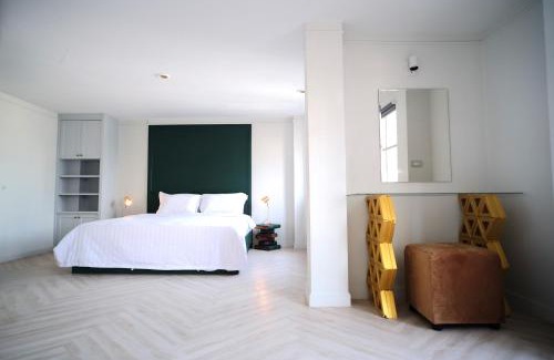 Bang Rak Apartment | Comfortable Silom Apartment Near BTS with WiFi and Netflix
