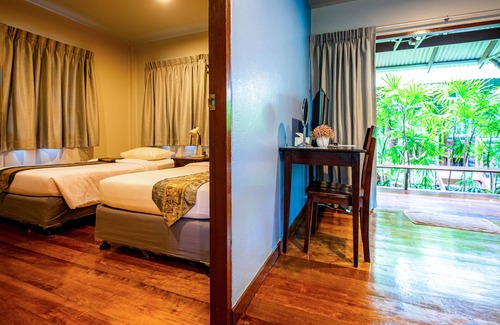 Thong Chai Hotel | Beachfront Bliss at Baan Klang Aow Resort: 8.6/10 Rating