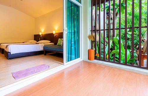 Thong Chai Hotel | Beachfront Bliss at Baan Klang Aow Resort: 8.6/10 Rating