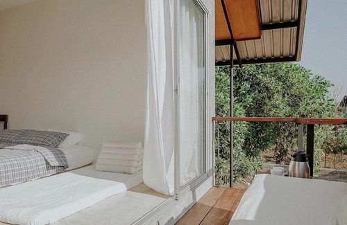 Chanthaburi House | Discover Baan Lek Villa: Family-Friendly with Breakfast