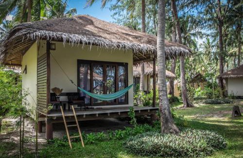 Thong Sala Resort | Relax at Baan Manali Resort: Oceanfront Bliss Awaits