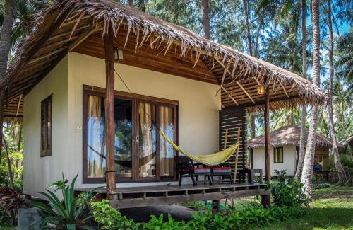 Thong Sala Resort | Relax at Baan Manali Resort: Oceanfront Bliss Awaits