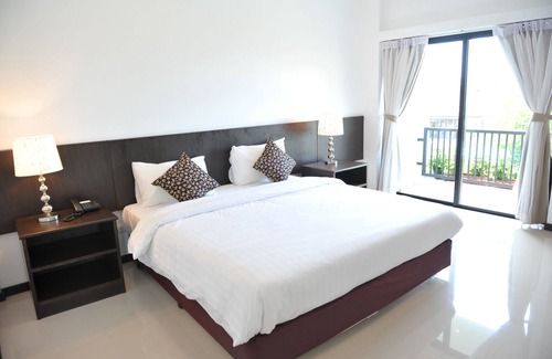 Nan Hotel | Discover Baan Nan Hotel: Family-Friendly Stay with Top Amenities