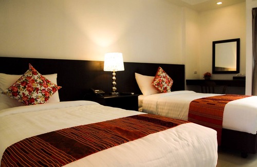 Nan Hotel | Discover Baan Nan Hotel: Family-Friendly Stay with Top Amenities