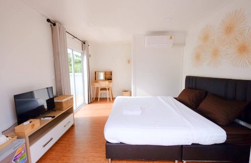Noen Phra Hotel | Cozy Baan O Resort: Family-Friendly with Breakfast Included