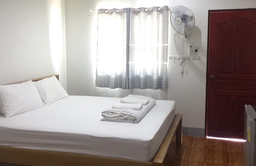 Chiang Khan Hotel | Cozy Baan Plernphat 2 with Kitchen Amenities Await You
