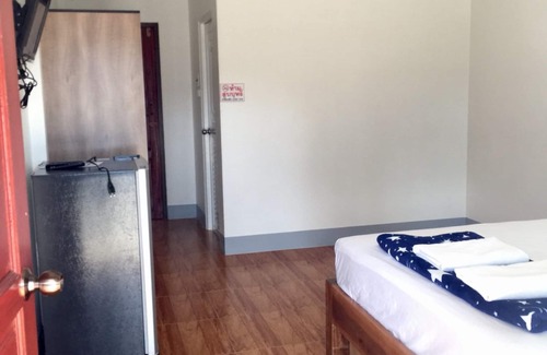 Chiang Khan Hotel | Cozy Baan Plernphat 2 with Kitchen Amenities Await You