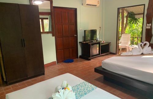 Ao Nang Resort | Relax at Baan Pongam Resort: Family-Friendly with Pool