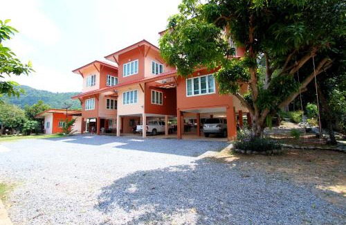 Phaya Yen House | Discover Guest Houses in Phayayen, Thailand with Breakfast