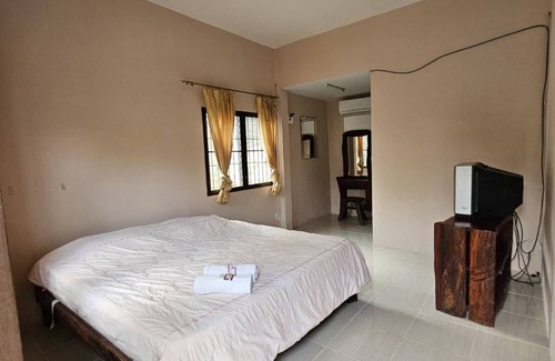 Nong Nam Daeng Hotel | Cozy Baan Rai Somkiat Homestay with Family-Friendly Amenities