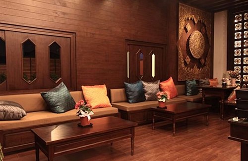 Wua Lai House | Discover Baan Ratchiangsaen: Family-Friendly with Pool