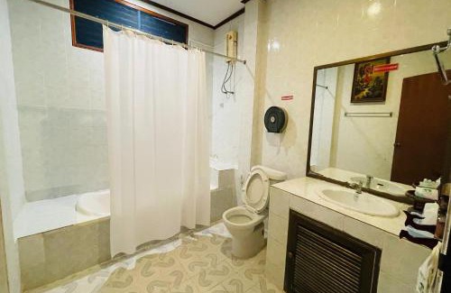 Sai Yok Hotel | Discover Baan Rim Kwai Paerimnam Resort: Family-Friendly Retreat