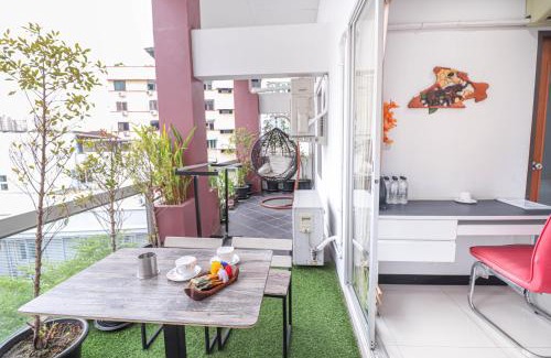 Thung Maha Mek Apartment | Cozy Baan Sabai Rama IV Apartment with Breakfast Included