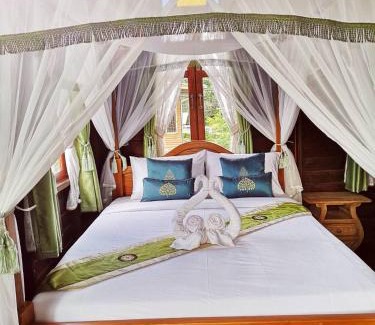 Phitsanulok House | Highly Rated Baan Sithepaban Guesthouse with Breakfast