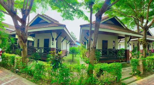 Wieng Resort | Discover Baan Soontree Resort: Poolside Bliss Awaits