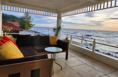 Kui Buri House | Escape to Baan Soulmates - Beachfront Retreat with Views