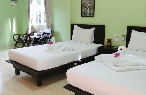 Ron Phibun Hotel | Budget-Friendly Baan Suan Chong Khao Resort with Kitchen