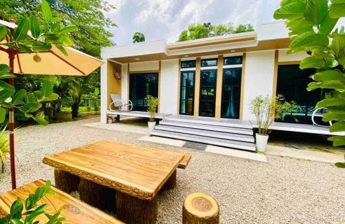 Khao Yoi Villa | Pet-Friendly Baan Suan Khiriwong 2-BR Villa for Families
