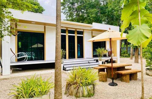 Khao Yoi Villa | Pet-Friendly Baan Suan Khiriwong 2-BR Villa for Families