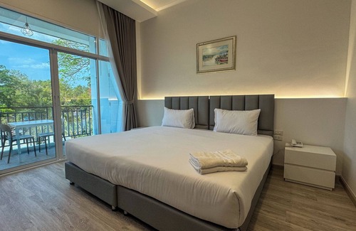 Warin Chamrap Hotel | Discover Baan Suan Khunta Golf Resort: Family-Friendly Escape