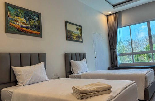 Warin Chamrap Hotel | Discover Baan Suan Khunta Golf Resort: Family-Friendly Escape