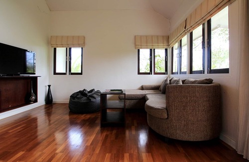 Samut Songkhram Hotel | Top-Rated Baan Suan Nuanta: Pool, Restaurant & Breakfast