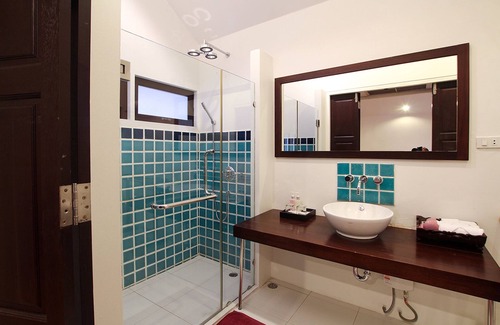 Samut Songkhram Hotel | Top-Rated Baan Suan Nuanta: Pool, Restaurant & Breakfast