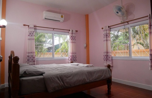 Uttaradit Hotel | Top-Rated Baan Suan Palm Resort with Family-Friendly Amenities