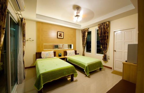 Suphan Buri Hotel | Relax at Baan Suan Resort Juree Punsuk with Family-Friendly Amenities