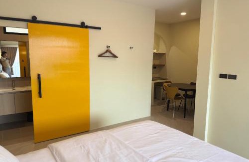 Haad Ta Waen House | Relaxing Oceanfront Retreat at Baan Ta Long Beach Koh Larn