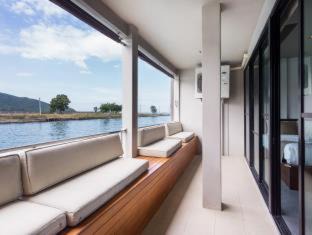 Bang Sare House | Cozy Baan Tah On The Sea with Breakfast & Family Options