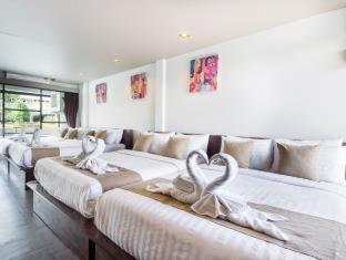 Bang Sare House | Cozy Baan Tah On The Sea with Breakfast & Family Options