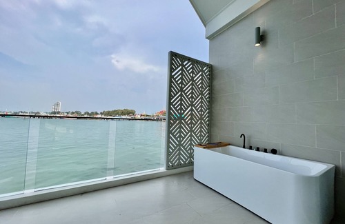 Bang Sare Hotel | Cozy Baan Tah On The Sea: Family-Friendly with Breakfast