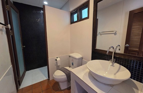 Ban Prok Hotel | Relax at Baan Tai Had Resort with Pool & Family Amenities