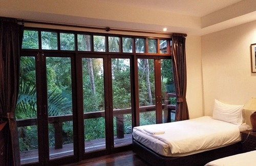 Ban Prok Hotel | Relax at Baan Tai Had Resort with Pool & Family Amenities