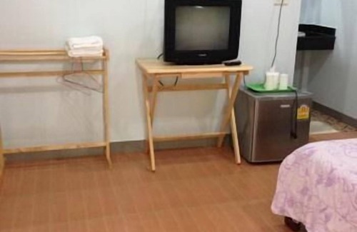 Makham Tia Hotel | Comfortable Stay at Baan Tai Rom Yen Resort with Kitchen