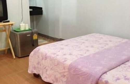 Makham Tia Hotel | Comfortable Stay at Baan Tai Rom Yen Resort with Kitchen