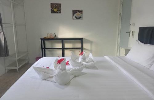 Ko Mak Hostel | Budget-Friendly Baan TaLay Hostel with Family Amenities