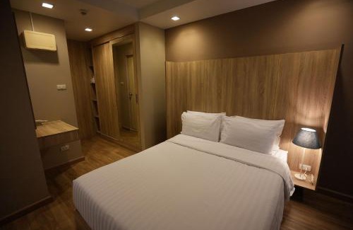 Din Daeng Hotel | Budget-Friendly Baan Tanwa with Pool Near MRT Ratchadapisek