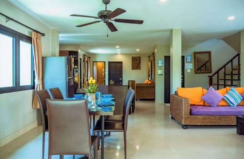 Albardeira Villa | Inviting Casa Talay with Pool, Pet-Friendly & Breakfast