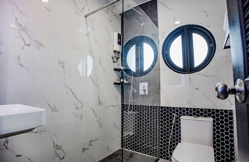 Albardeira Villa | Inviting Casa Talay with Pool, Pet-Friendly & Breakfast