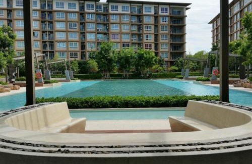 Cha-am Apartment | Relax at Baan Thew Lom by Meaw with Pool & Ocean View
