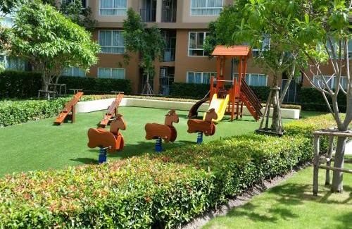 Cha-am Apartment | Relax at Baan Thew Lom by Meaw with Pool & Ocean View