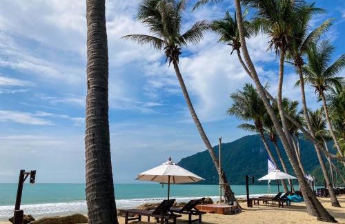 Khanom Hotel | Oceanfront Bliss at Baan Thong Ching Resort - 4 Stars